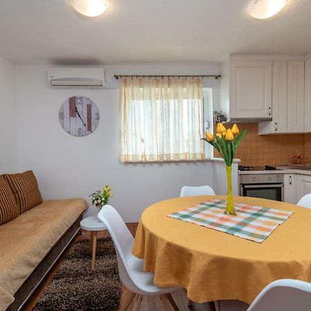 Apartment Dinka Трогир Екстериор снимка