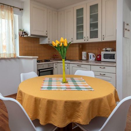 Apartment Dinka Трогир Екстериор снимка