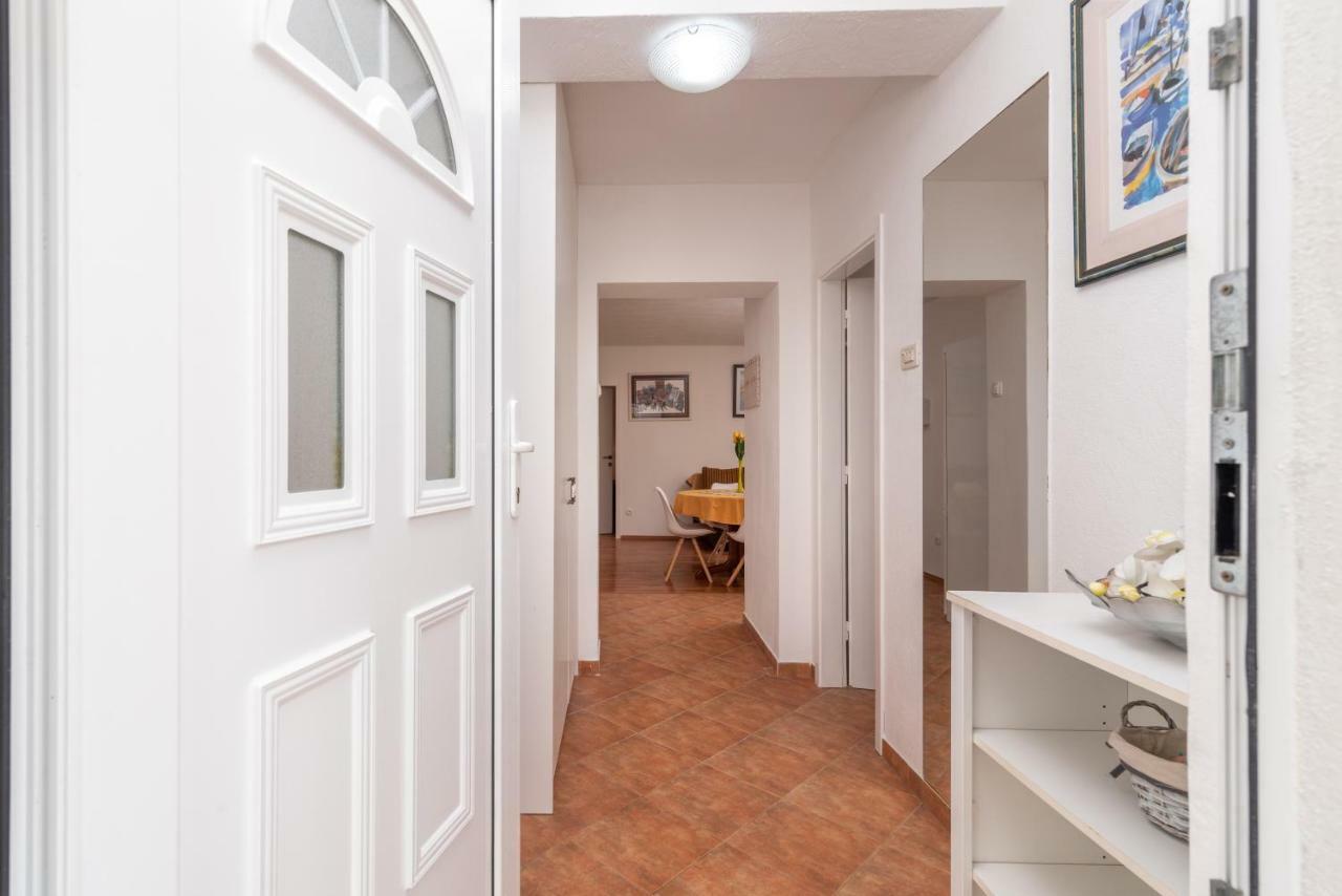 Apartment Dinka Трогир Екстериор снимка