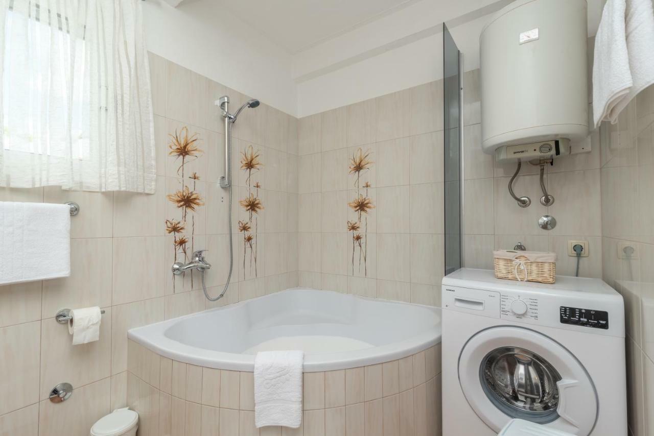 Apartment Dinka Трогир Екстериор снимка