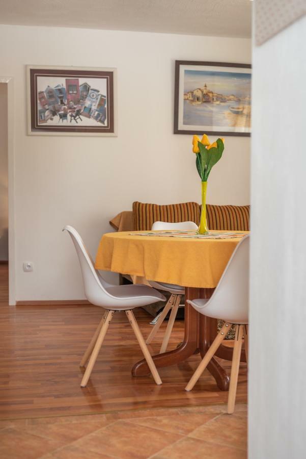 Apartment Dinka Трогир Екстериор снимка