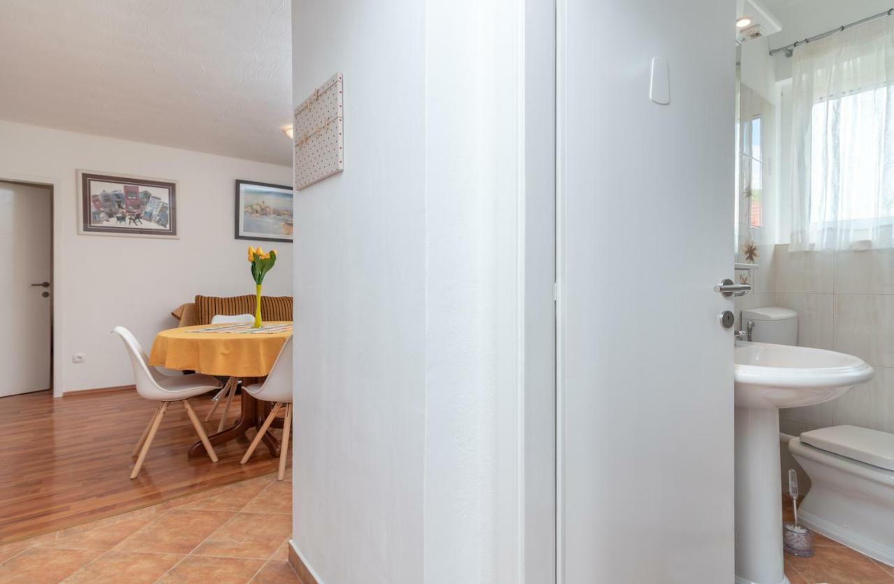 Apartment Dinka Трогир Екстериор снимка