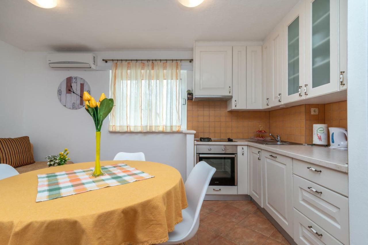 Apartment Dinka Трогир Екстериор снимка