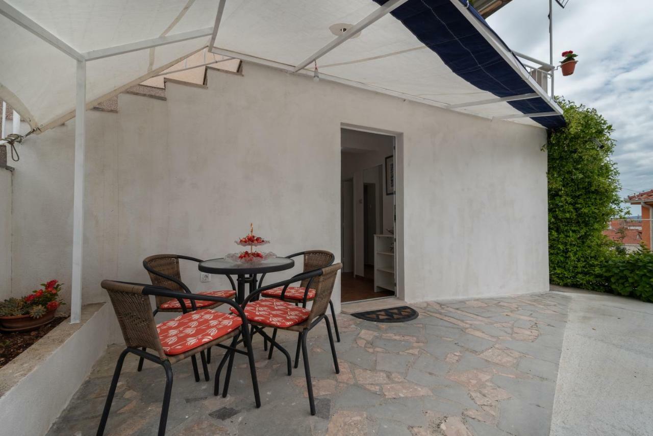 Apartment Dinka Трогир Екстериор снимка