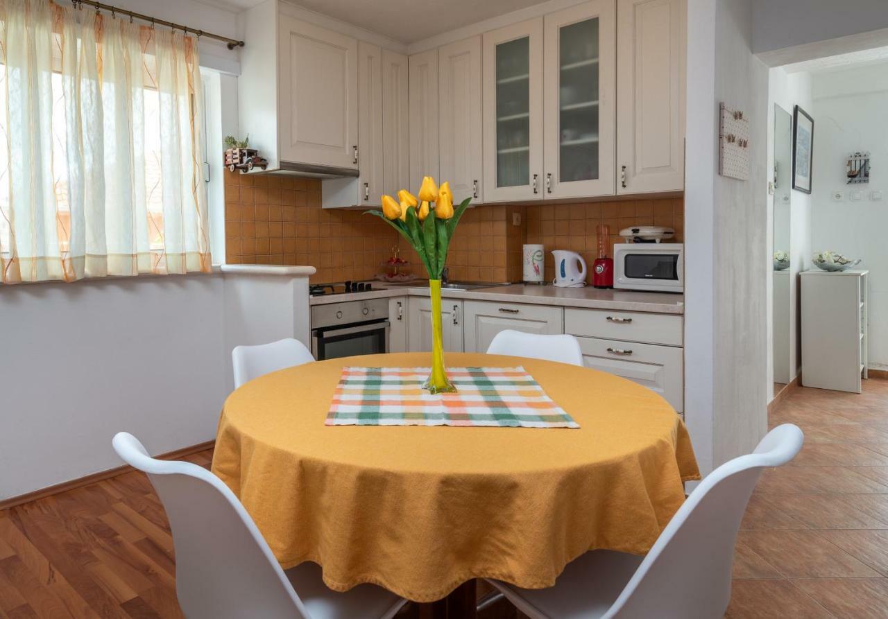 Apartment Dinka Трогир Екстериор снимка