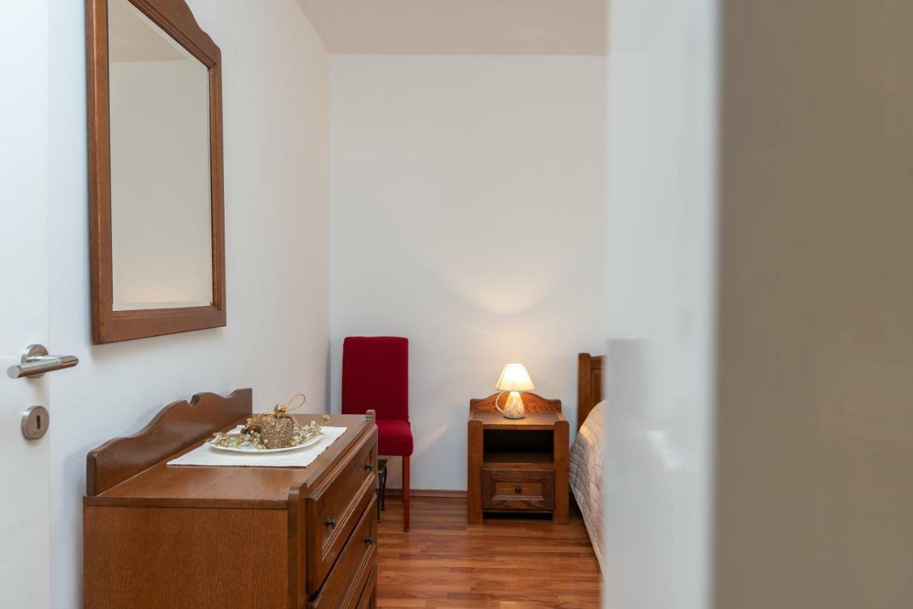 Apartment Dinka Трогир Екстериор снимка