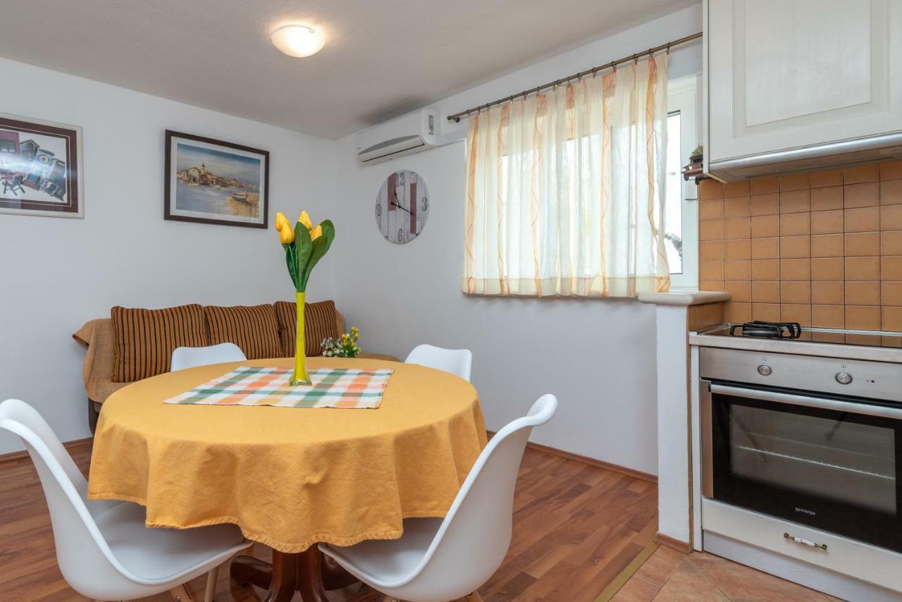 Apartment Dinka Трогир Екстериор снимка