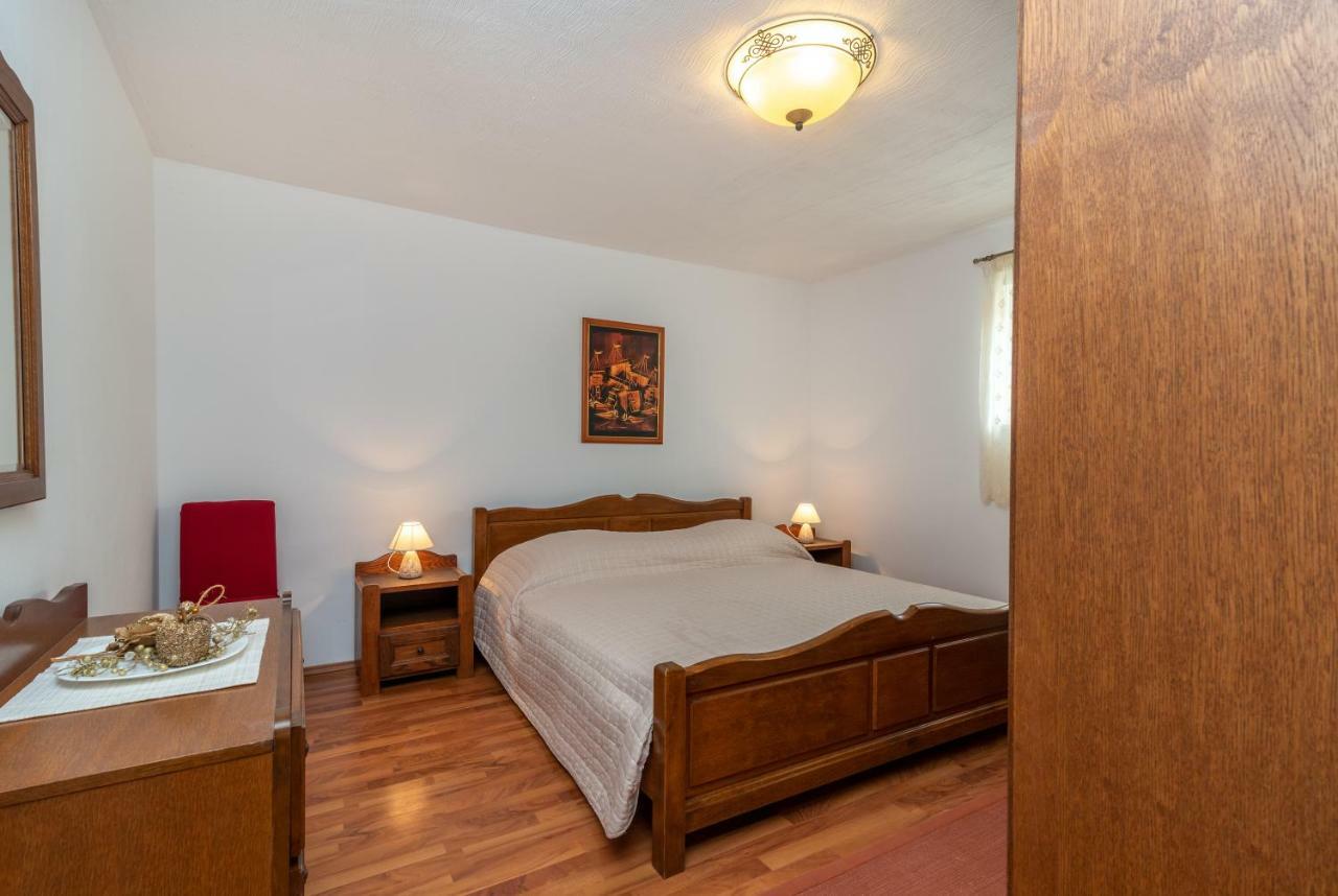 Apartment Dinka Трогир Екстериор снимка
