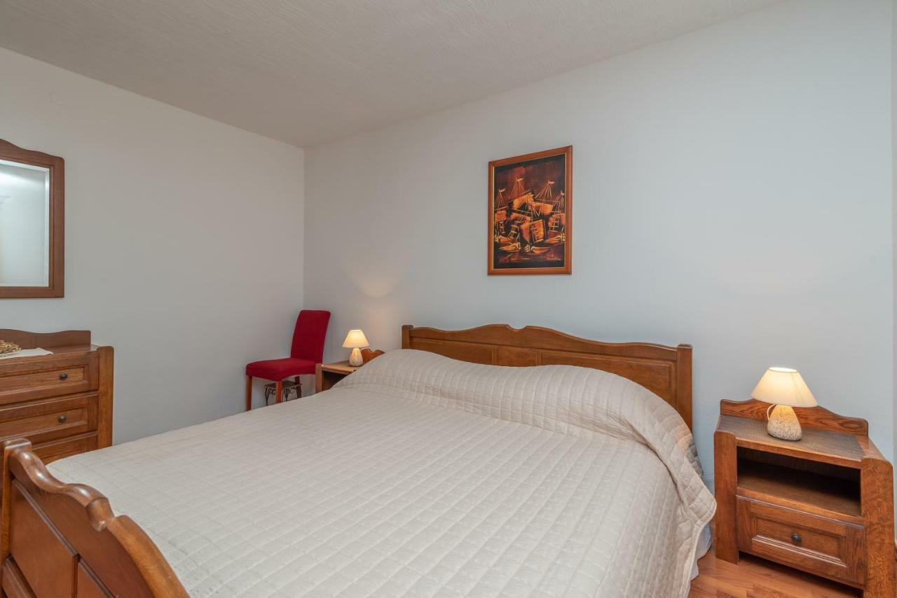 Apartment Dinka Трогир Екстериор снимка