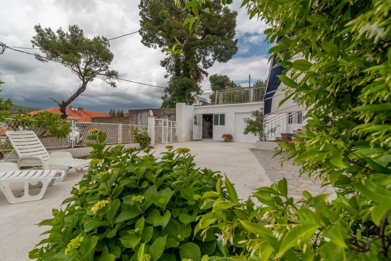 Apartment Dinka Трогир Екстериор снимка