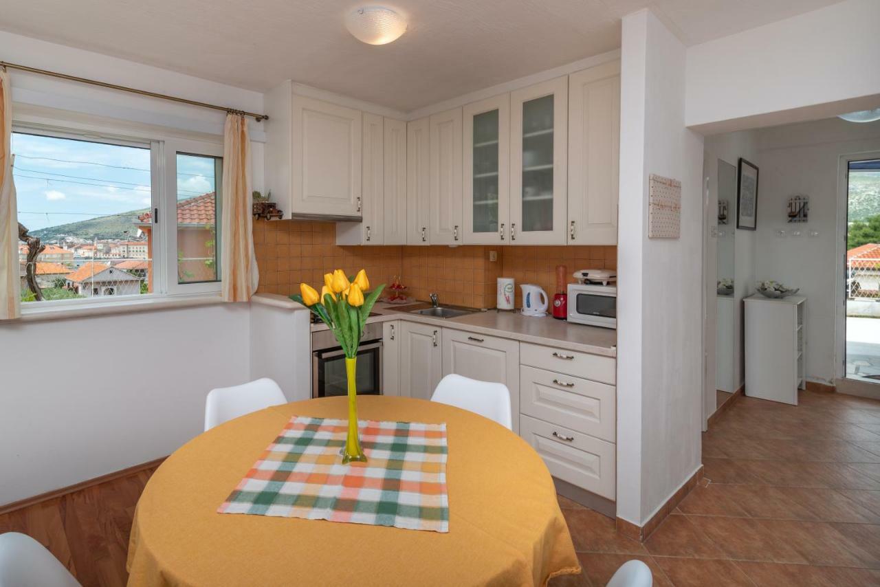 Apartment Dinka Трогир Екстериор снимка