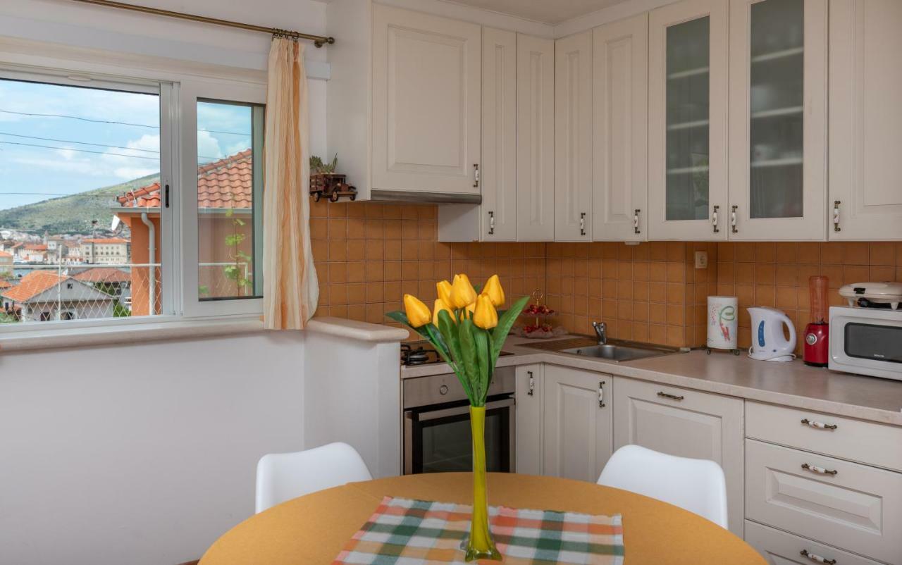 Apartment Dinka Трогир Екстериор снимка